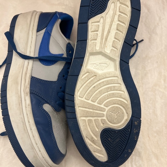 Nike Air Blue and White Sneakers 8.5 - Picture 5 of 7